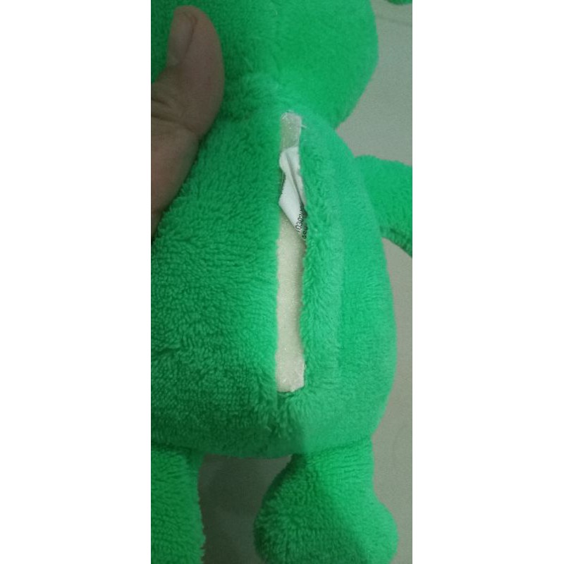 Boneka hijau elektrik