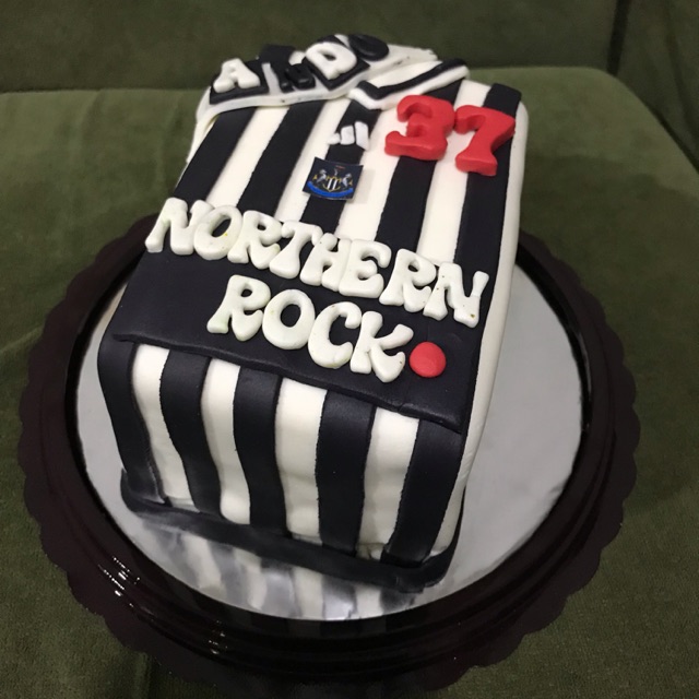 

Cake baju bola size mini