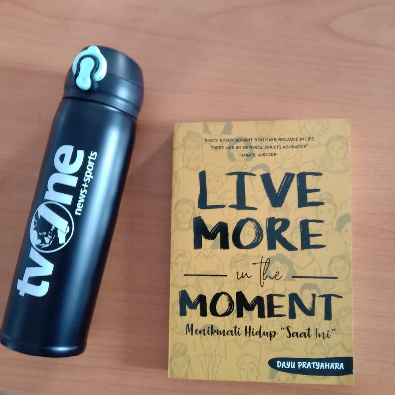 

BUKU LIVE MORE IN THE MOMENT