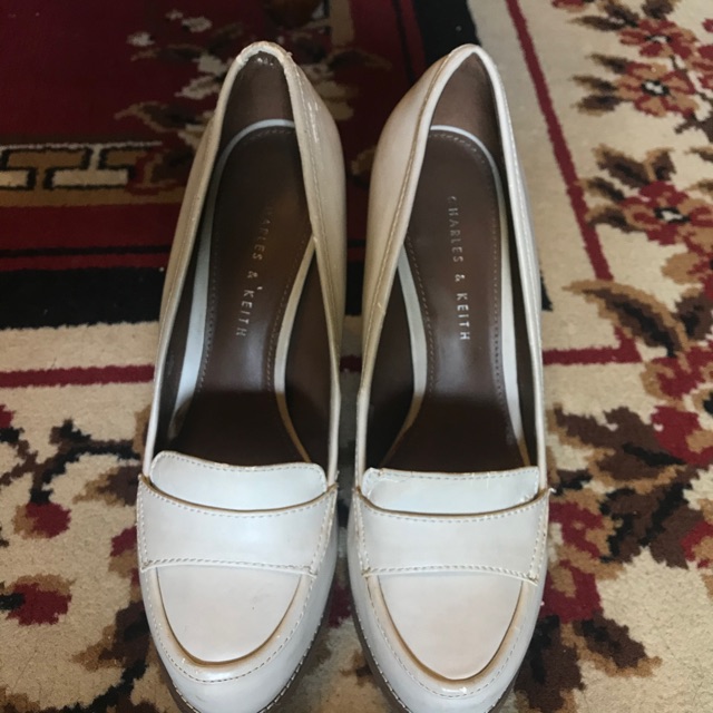 PRELOVED Broken White Heels Charles & Keith