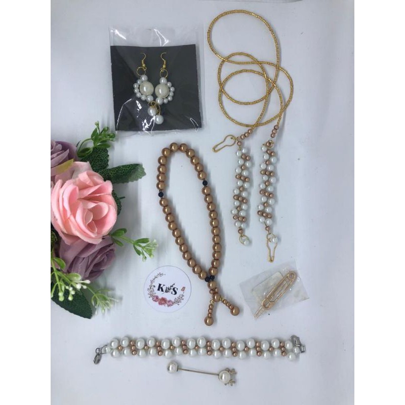 

KonektorMutiara/Hampers/GiftBox/KonektorMasker/StrapMasker/Gold