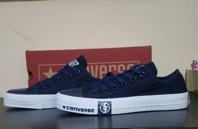 Converse AllStar Chuck Taylor Undefeated Full Motiv Navy Sepatu Sekolah