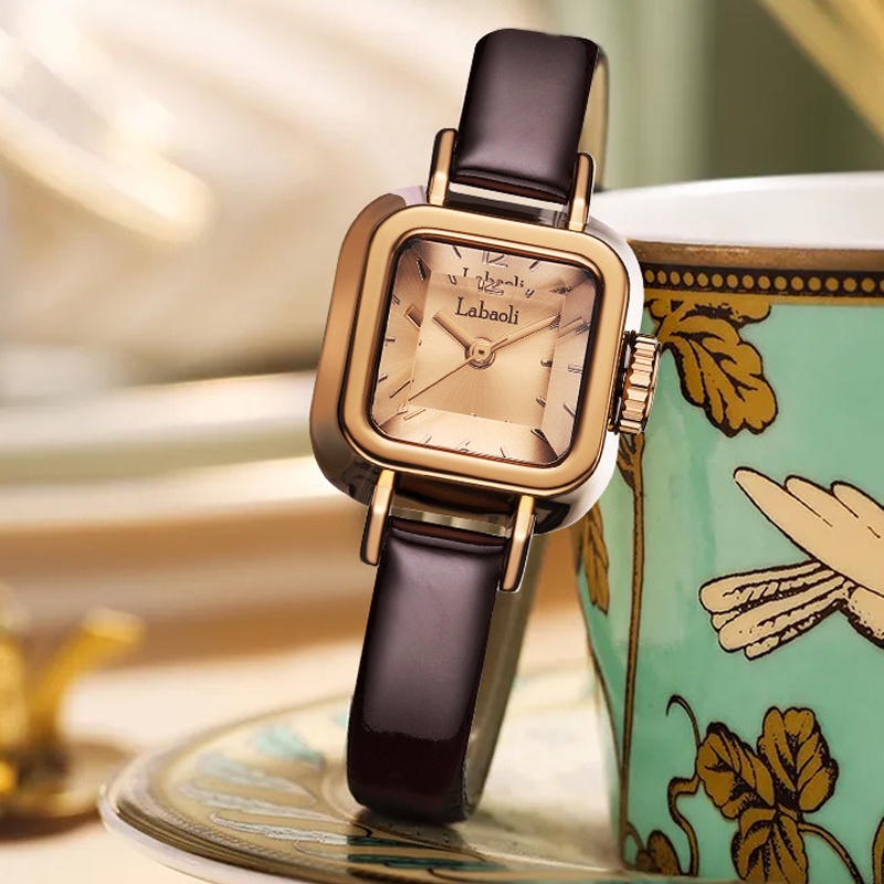 HARGA TERMURAH✅ Jam Tangan Wanita Square Minimalist Desain Elegan dengan Dial Persegi dan Strap Kulit Klasik Cocok untuk Tampilan Feminin Kasual dan Formal JW21