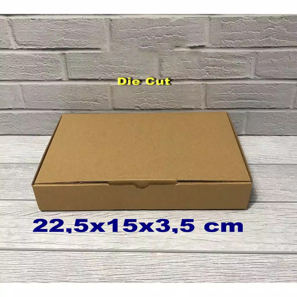 

Kardus 22,5 x 15 x 3,5 cm...... Die Cut