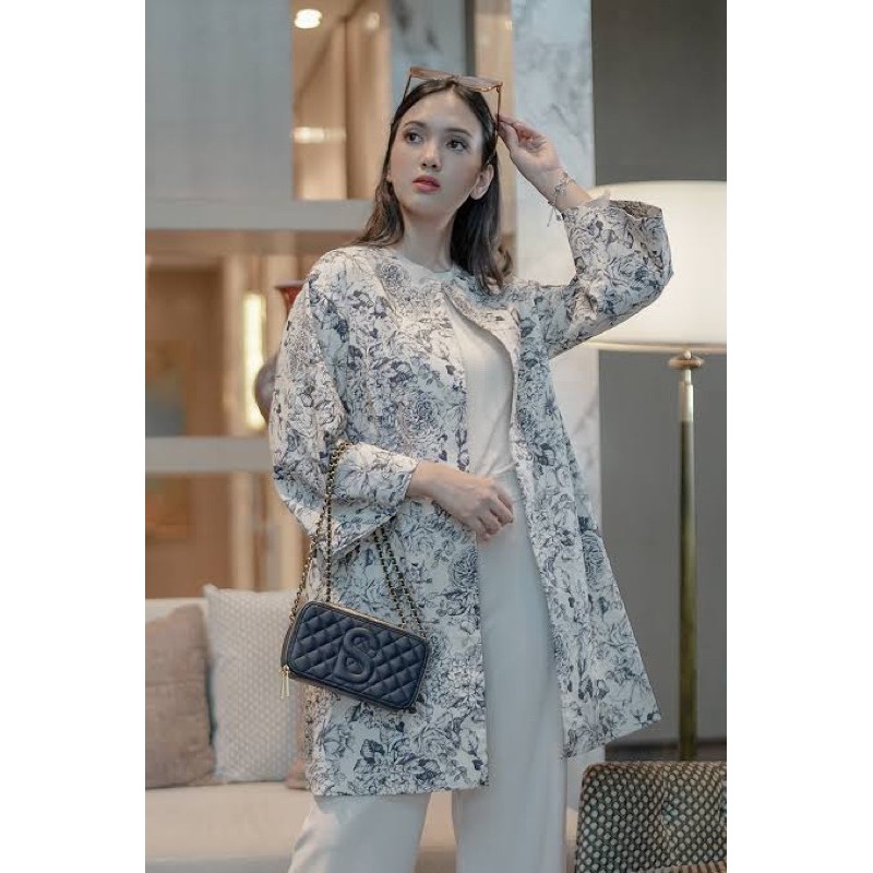 BENANG JARUM Le jardin long outer