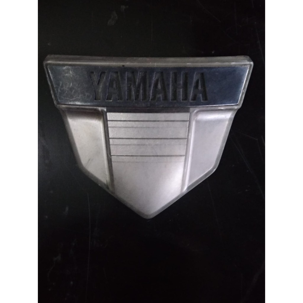 logo emblem panel dasi depan yamaha fizr crypton vega r lama ori