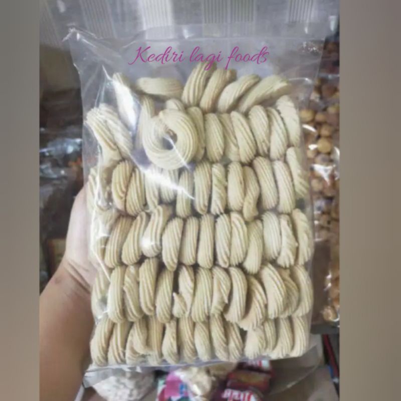 

Snack Kue Garut enak renyah dan manis.kemasan repacking 250gr