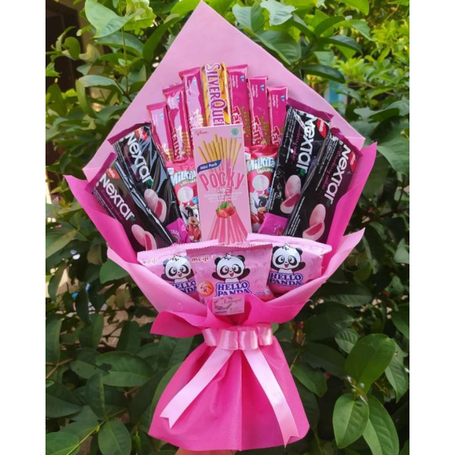 (S) Buket PINK CANTIK SILVERQUEEN MINI/paket/bingkisan Snack Ulang Tahun/Ultah/ Wisuda/Kado/Hadiah Pacar/sahabat/Sidang skripsi/seminar/santunan anak yatim