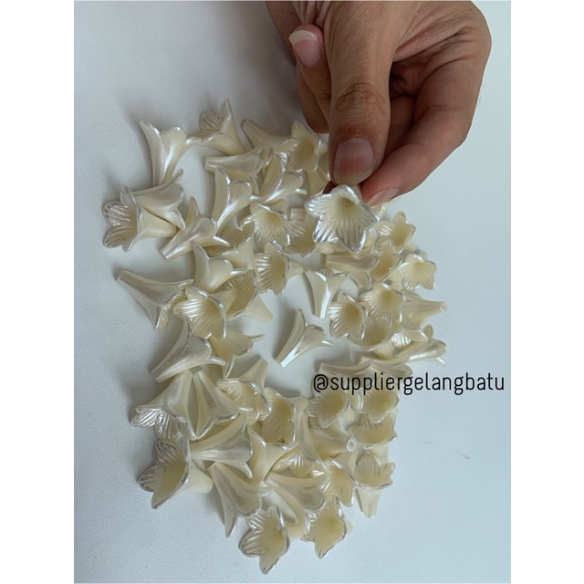 bahan Mutiara Sintetis daun dan bunga WHITE PEARL payet rajut manik