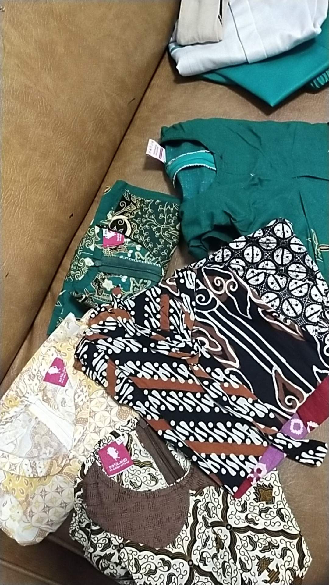 Top Blus Batik Anak Berkerah Putih Cream Unik Mixing Lengan Bagus Cantik Simple Dan Nyaman Dipakai