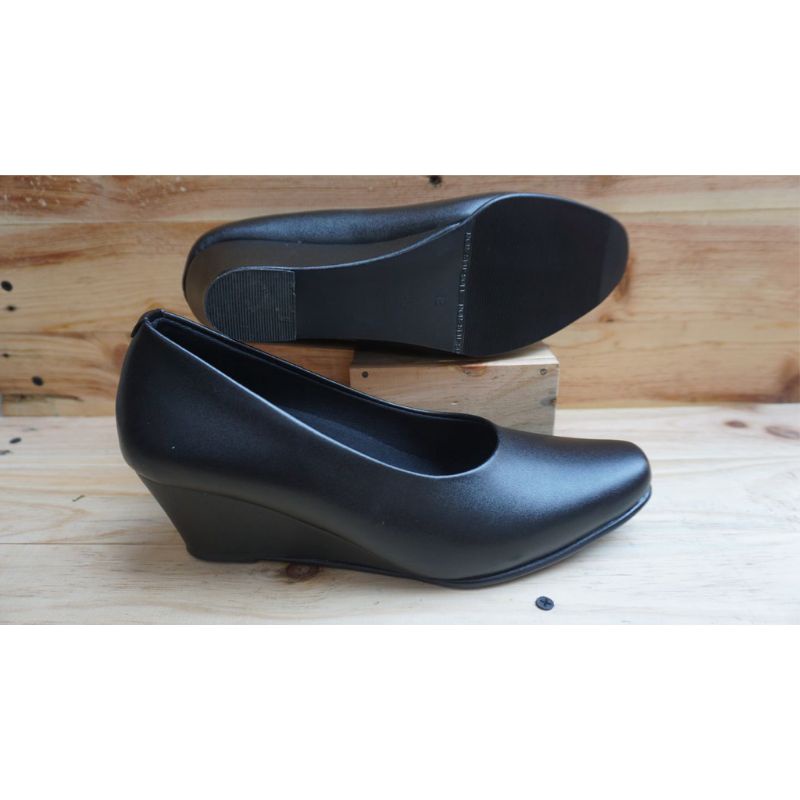 070222 SEPATU WEDGES DOF 5 CM PERSIT BHAYANGKARI IKKT PIA DHARMA WANITA JALASENASTRI IKKT DLL MERK E