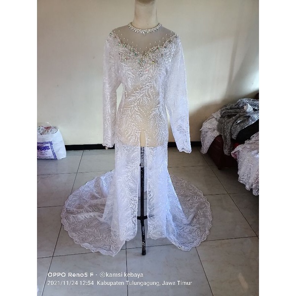 kebaya akad ekor putih bersih. bisa request ukuran dan model ya