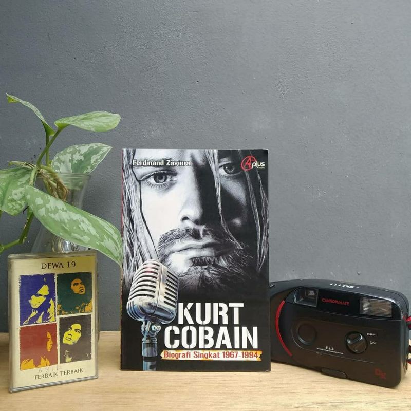 Buku Kurt Cobain Biografi Singkat 1967 1994 Shopee Indonesia