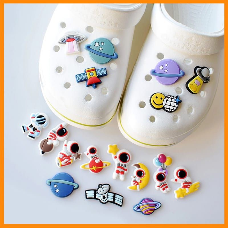 Jibbitz Crocs Charm Nasa Luar Angkasa Pin Sandal Karakter Astronot Lucu Trend Fashion 2022