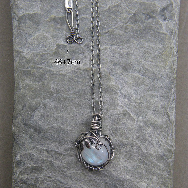 Fancyqube Kalung Liontin Moonstone Warna Silver Gaya Vintage Untuk Wanita