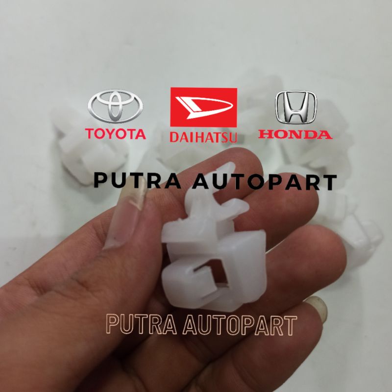 kancing / klip dudukan tiang kap mesin motor innova fortuner hilux