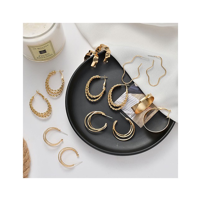 LRC Anting Tusuk Fashion Golden Geometric Irregular Earrings D77309