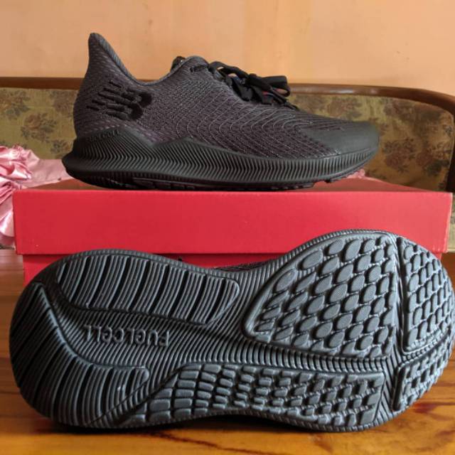 sepatu running new balance