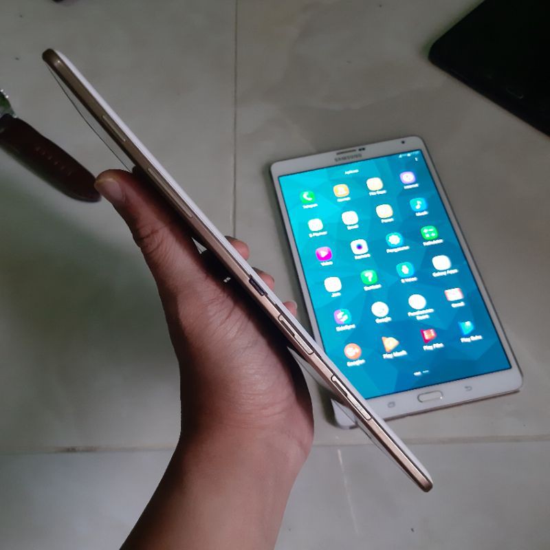 Samsung Galaxy Tab S 8.4 inch 3/16gb super amoled Second Berkualitas