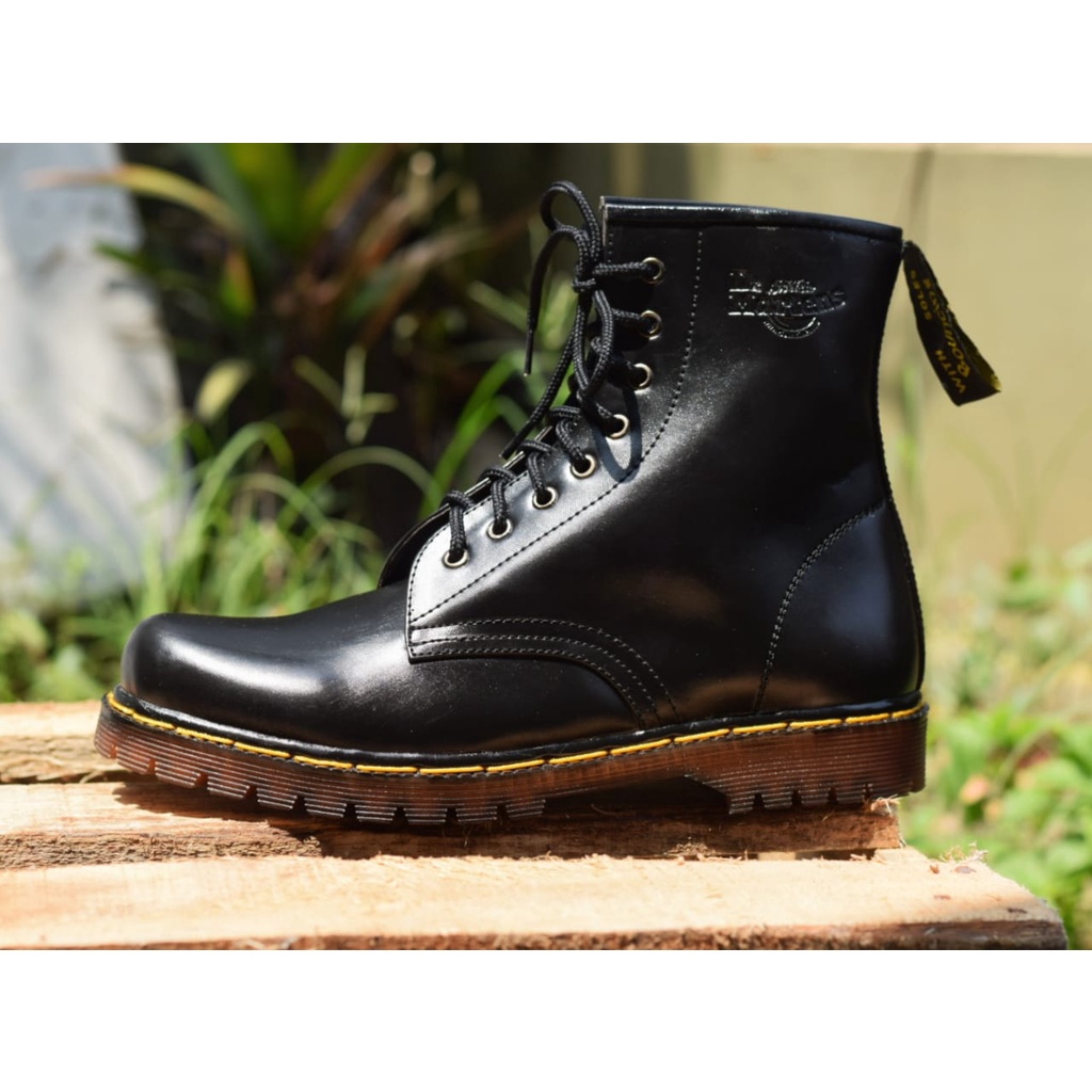 Sepatu Boots Wanita High Angkle Boots Hitam Tinggi 8 Hole Lubang