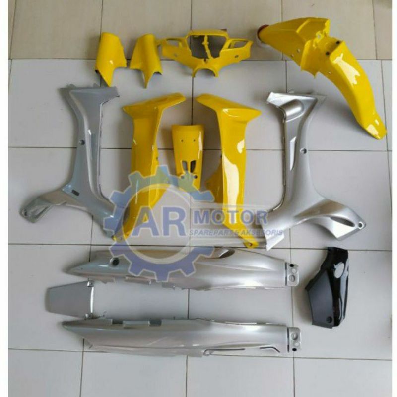 Full Bodi Yamaha Fiz R Warna Kuning Silver