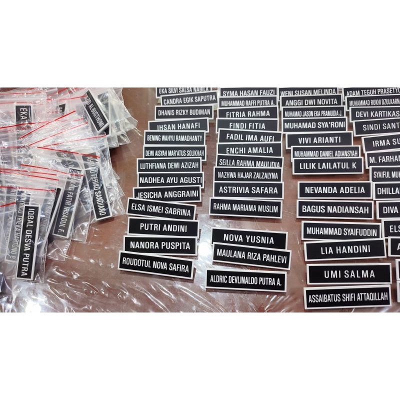 

NAMETAGE AKRILIK LANGSUNG JADI!!!!!!!