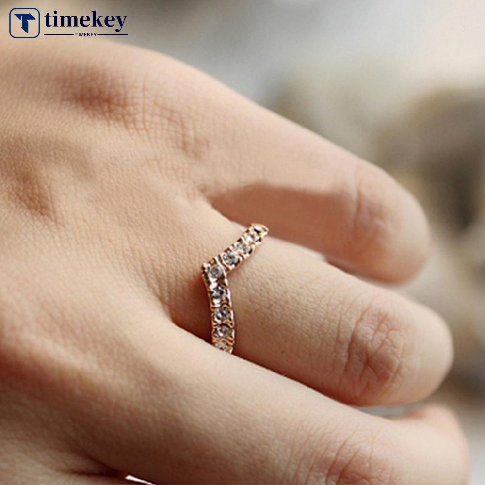 Timekey Cincin Alloy Klasik Simple Unik Desain V Hias Berlian Imitasi Untuk Wanita A2K1