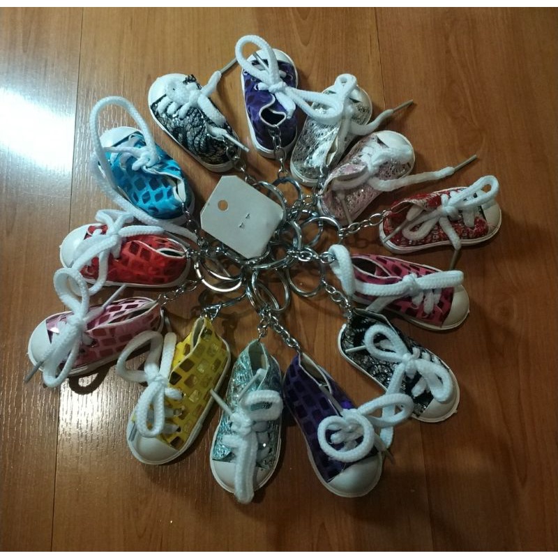 Gantungan Kunci Tas Bentuk Sepatu Lucu Bagus Murah Souvenir Unik