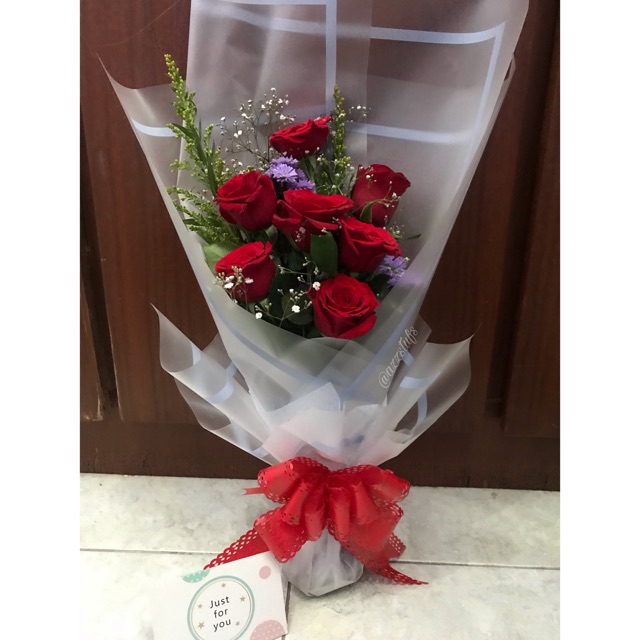 Bunga Tangan Mawar Merah 100 Tangkai Oriza Florist