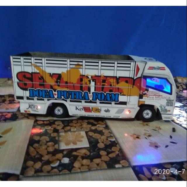 MINIATUR TRUK RC