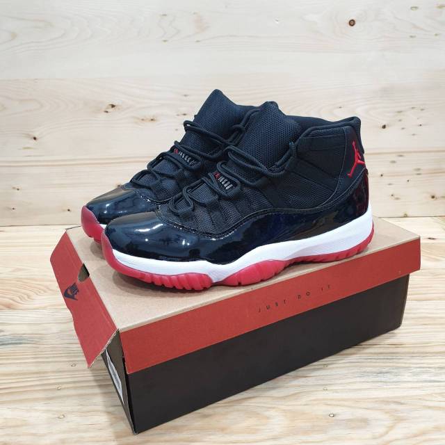 jordan 11 retro red white black