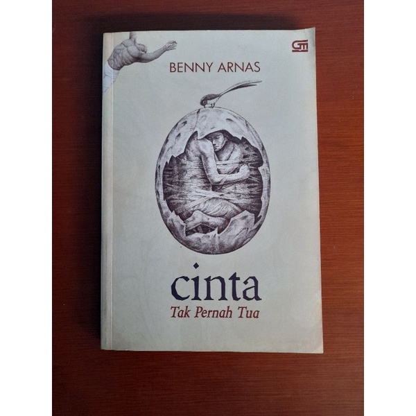 Kumcer & Sastra CINTA TAK PERNAH TUA (Baru,Original & Segel)