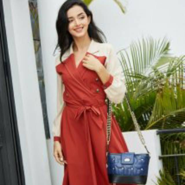 Tas selempang perempuan merk Jims Honey warna biru navy