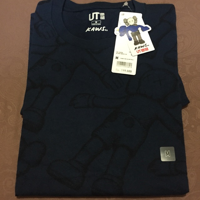Kaos uniqlo x kaws Navy original new size M