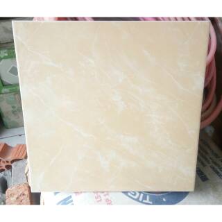  Keramik  lantai  40x40 kw 1 warna  motif Cream  Heliconia BG 