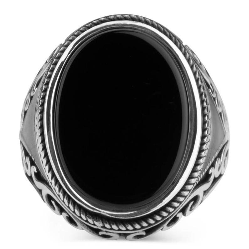 Cincin Bahan Stainless Steel Motif Ukir Aksen Kristal Warna Hitam Untuk Pria