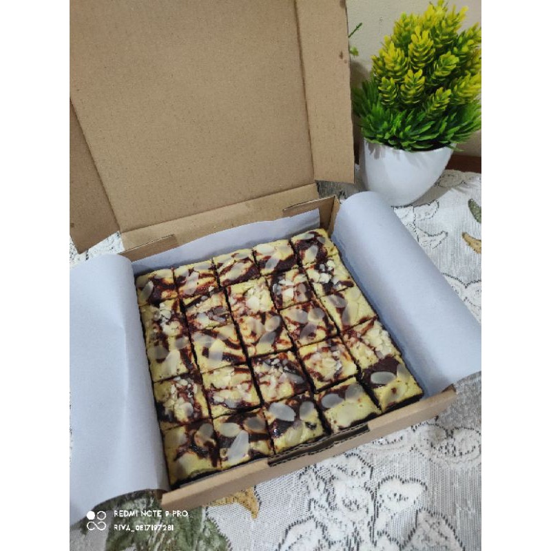 

Brownies skat mix choco chesscream dan red velvet chesscream