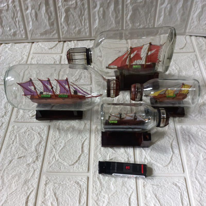 Hiasan Lemari Botol Isi Perahu / Koleksi Pajangan Miniatur Botol Isi Perahu / Dekorasi Meja dan Lema