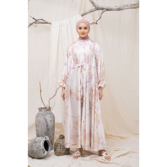 Nara Dress Wearing Klamby