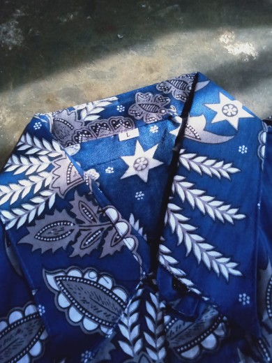 Aneka Kemeja Batik Berbagai Motif Dan Warna Terhizt