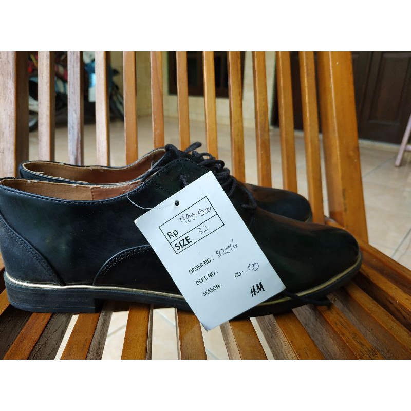 authentic shoes H&M sepatu vintage H&M. sepatu pantofel H&M. sepatu fashion hitam