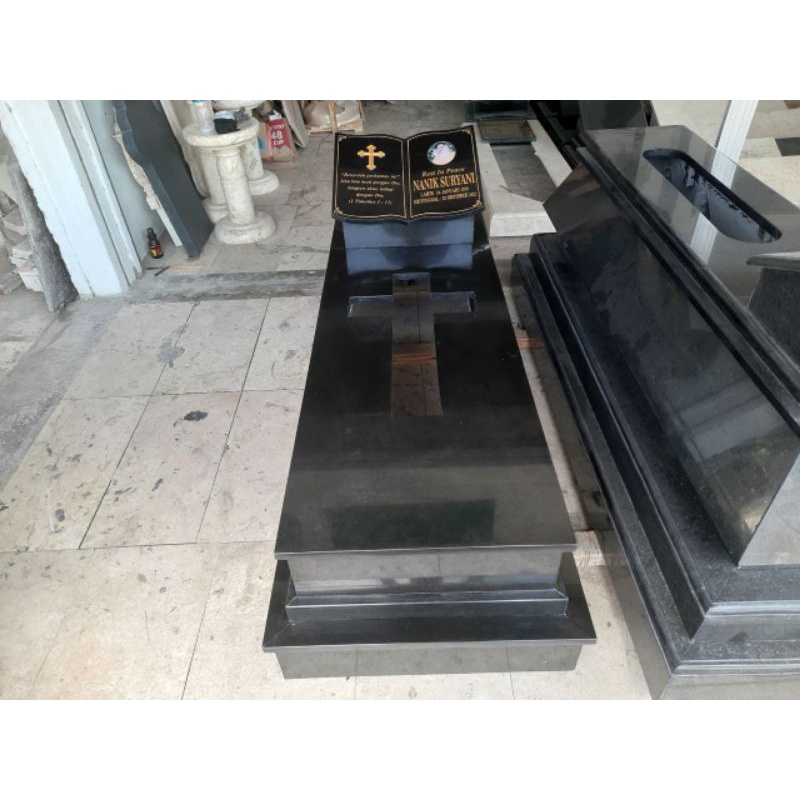 Kijing Granit Salib 2 Tingkat Nisan Kitab