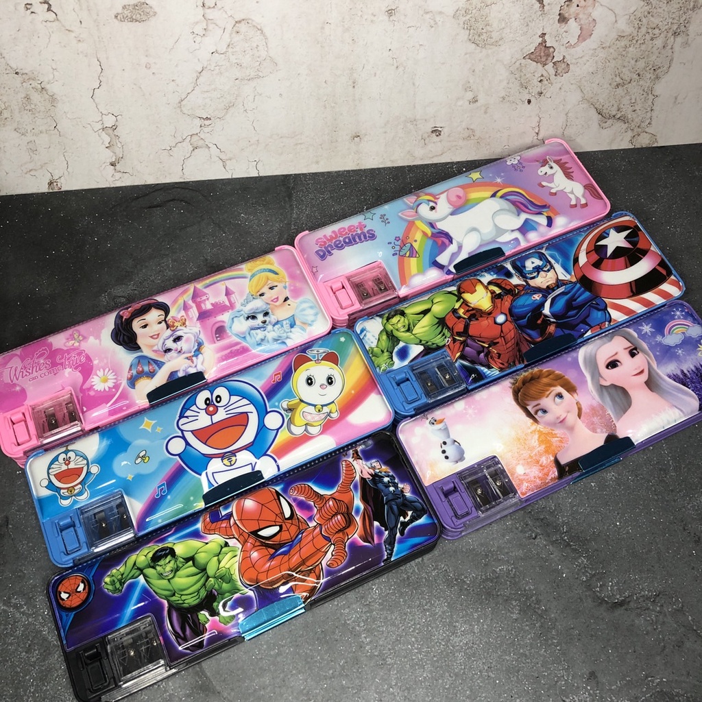 

Tempat Pensil 2 Sisi Magnet LC-1059 (1260) Frozen Captain America Doraemon Spiderman Tayo / Tepak Pensil / Pencil Case / Pincil Case / Kotak Pensil Karakter Anak / Kotak Pinsil / Tempat Pensil Anak Murah / Tempat Pensil Murah / Tepak Pensil Murah