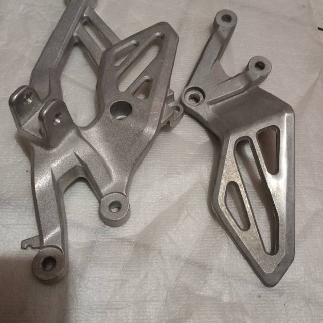 STEP FOOTSTEP DEPAN NEW R15 MT15 ORIGINAL