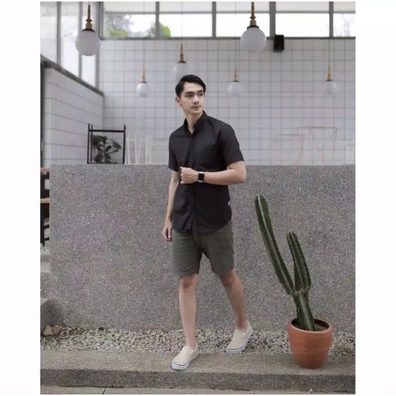 Kemeja Cowok Polos HeM Tangan Pendek Slimfit Pria Kantoran Casual Hitam Putih Navy Maron Hijau Army