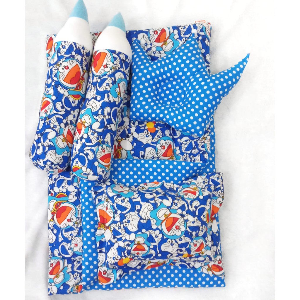 BEDCOVER BABY / BEDCOVER MOTIF DORAEMON