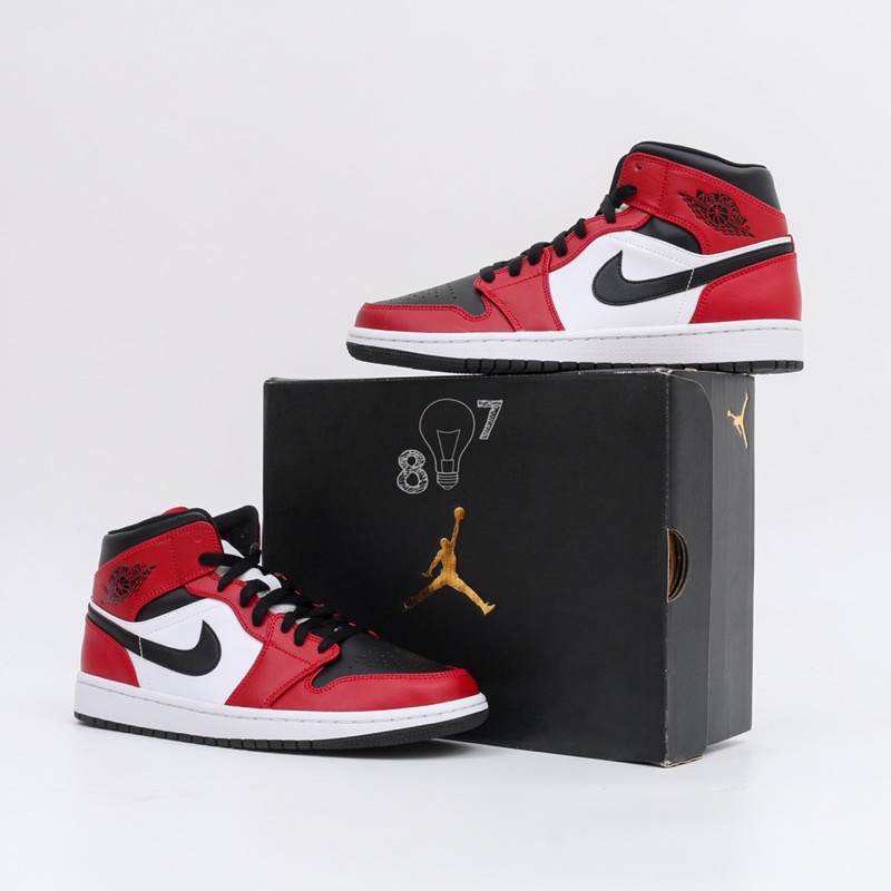 Air Jordan 1 Mid Chicago Black Toe