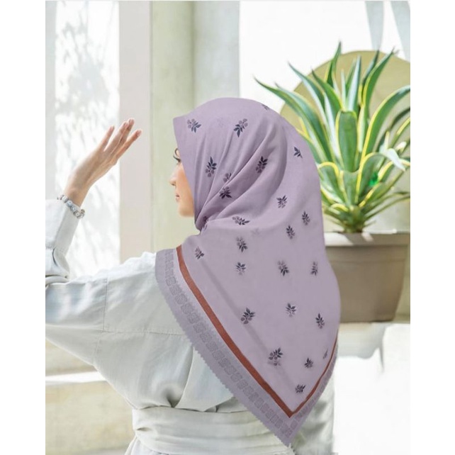 Terbaru !! Hijab Voal Segiempat Motif Tulip Lavender Kerudung Segi empat Motif