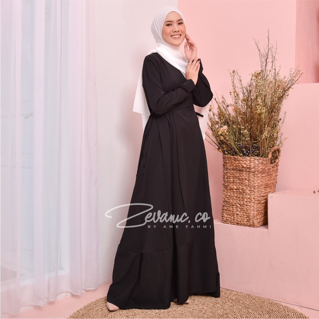 Amelia Maxi Dress Polos Casual Daily Dengan Aksen Ruffle Dan Belt Ikat Pinggang Di Samping Gunakan Produk Original Premiun By ZEVANIC.CO-3