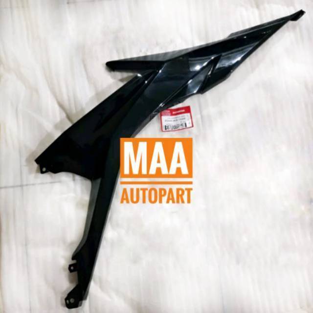 Cowl B Middle Cover Sambungan Tengah Fairing Tutup Aki CBR150R CBR 150R Hitam Kilap Black Asli
